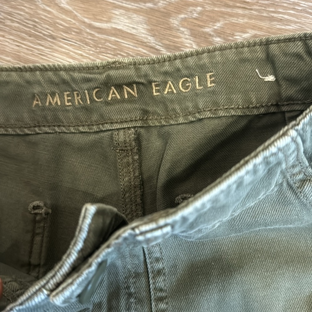 American Eagle green distressed high waist cargo pants cotton women’s short 2S - Picture 5 of 8